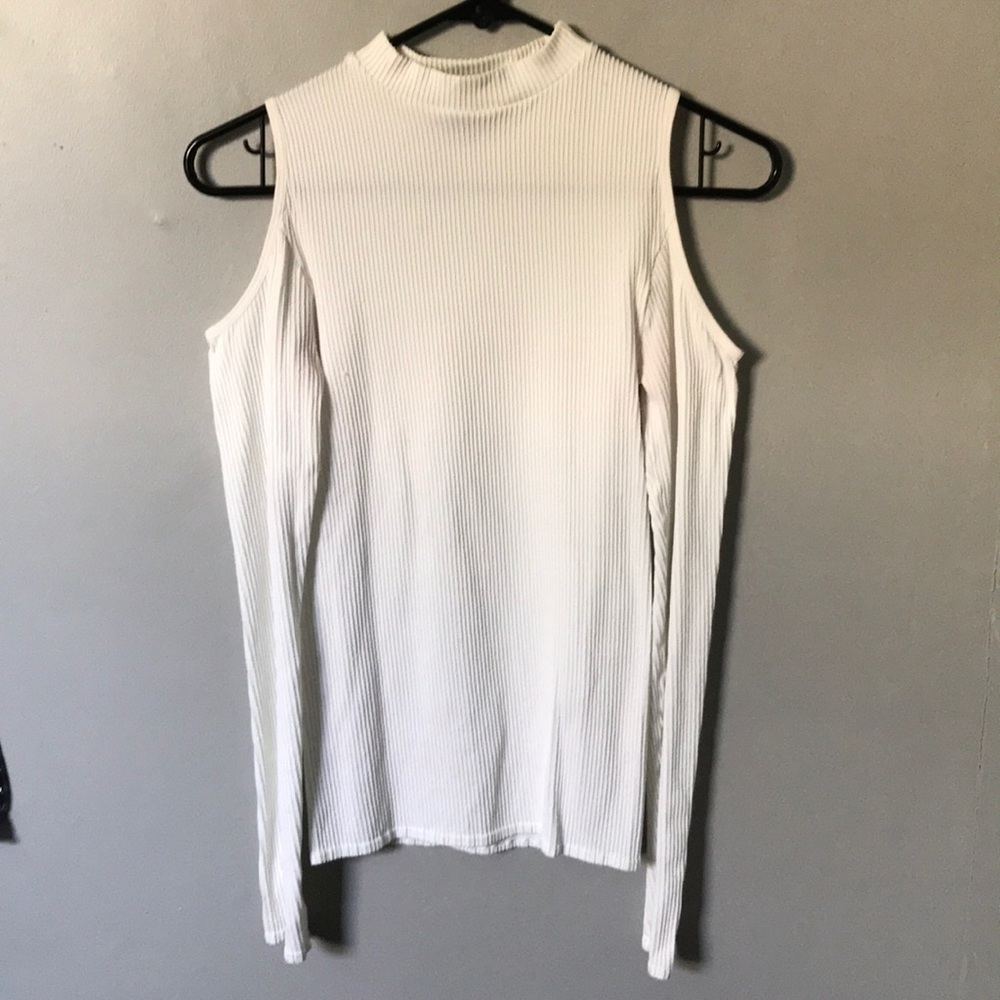 Off the shoulder keyhole top